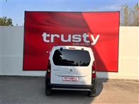 Peugeot Rifter 1.5 BlueHDI Allure 132 Ps Combi