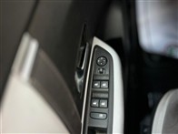 Citroen e-C4X e-C4 X Shine Bold 115 KW