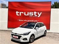 Hyundai i20 1.4 MPI Elite Smart Panoramik Cam Tavan Otomatik 1
