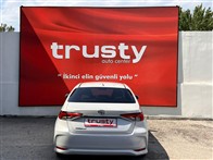 Toyota Corolla 1.5 FLAME X-PACK MDS SEDAN