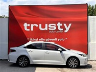 Toyota Corolla 1.5 FLAME X-PACK MDS SEDAN