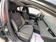 Toyota Corolla 1.8 Hybrid Flame X-Pack e-CVT 98 Ps Sedan