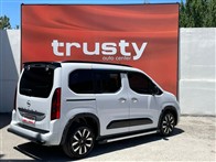 Opel Combo 1.5 CDTI Ultimate Otomatik 132 Ps Kombi